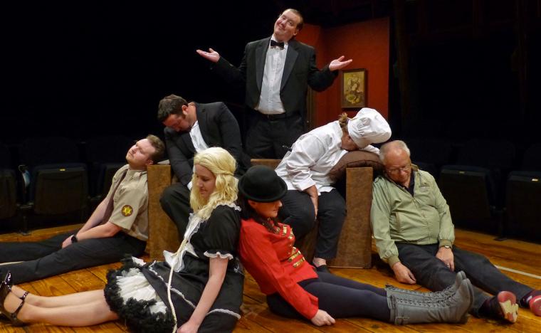 (clockwise from left) Mac Morton, Matthew McConville, Eric Landuyt, Vicky Jones, Jim Strauss, Dana Skiles, and Elizabeth Shaffer in Clue: On Stage