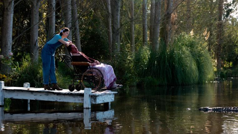 Mia Goth and Matthew Sunderland in Pearl