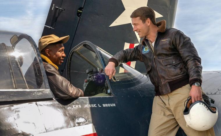 Jonathan Majors and Glen Powell in Devotion