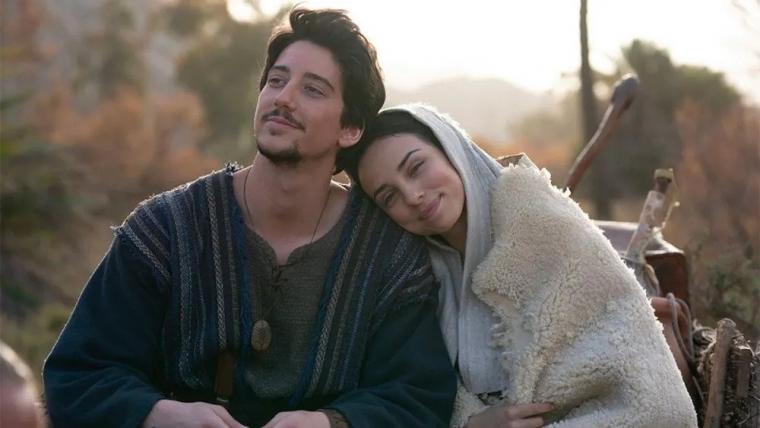 Milo Manheim and Fiona Palomo in Journey to Bethlehem