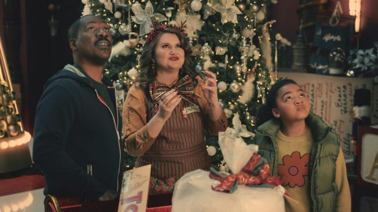 Eddie Murphy, Jillian Bell, and Madison Thomas in Candy Cane Lane