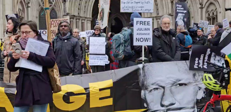Julian Assange Protestors Photo by Mohamed Elmaazi