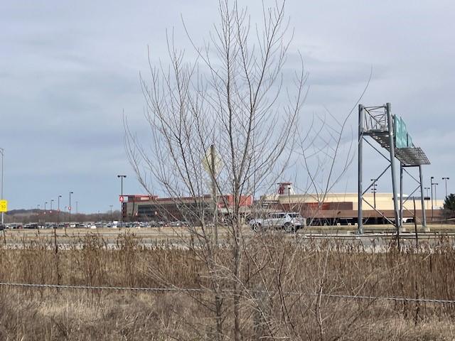 A view of Bally's Quad Cities Casino and Hotel from west across Illinois 92 (photo by Jonathan Turner).