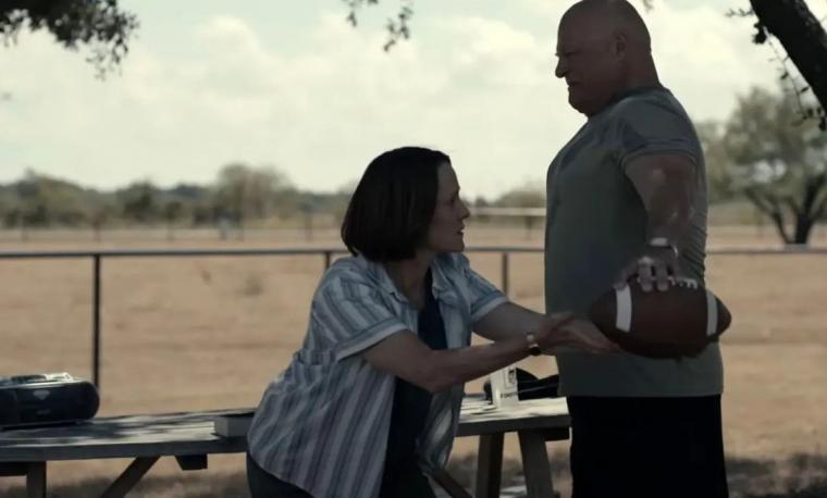 Mary Stuart Masterson and Michael Chiklis in The Senior