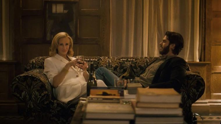 Julia Roberts and Andrew Garfield in After the Hunt