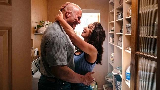 Dwayne Johnson and Emily Blunt in The Smashing Machine