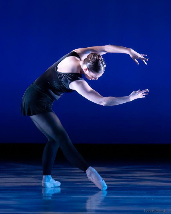 Ballet Quad Cities dancer Jillian Van Cura in performance (courtesy of Ballet Quad Cities).