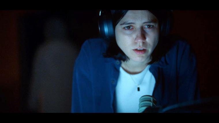 Nina Kiri in Undertone