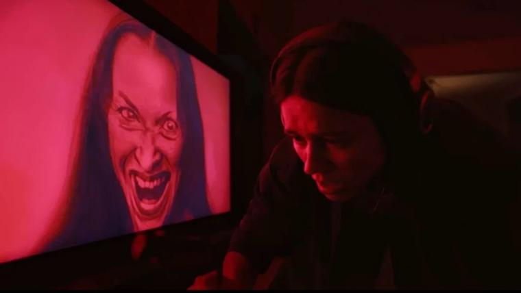 Nina Kiri in Undertone