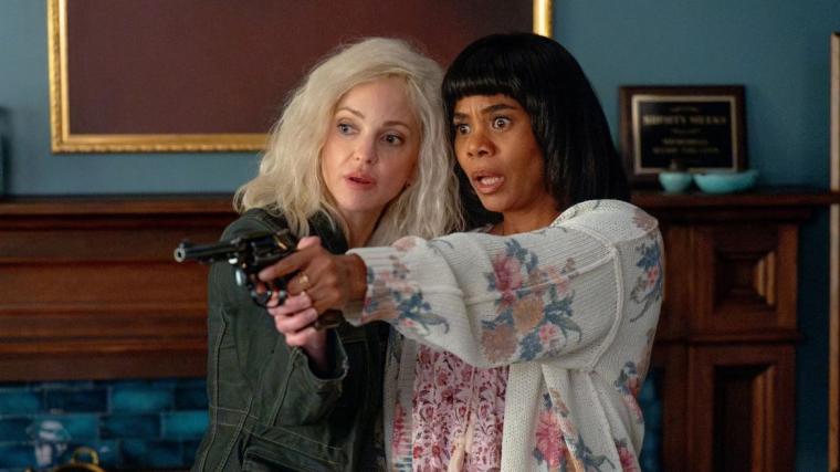 Anna Faris and Regina Hall in Scary Movie