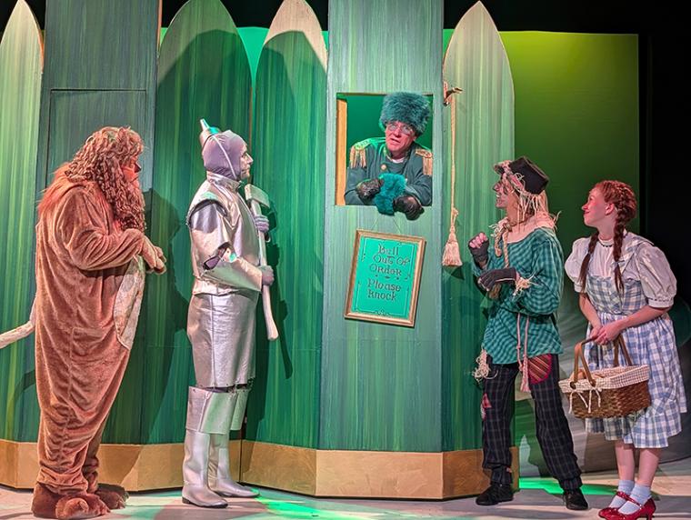  Jeremy Littlejohn, Bobby Becher, Brad Hauskins, Adam Cerny, and Sophie Kaegi in The Wizard of Oz