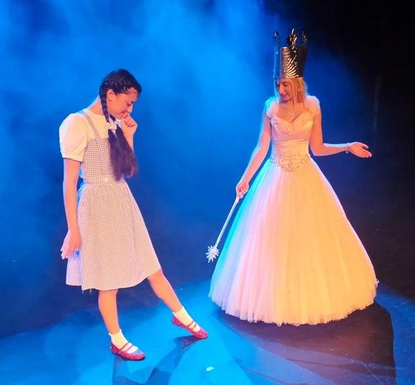 JoAnna Ochoa and Jaelyn Roth in The Wizard of Oz: Youth Edition