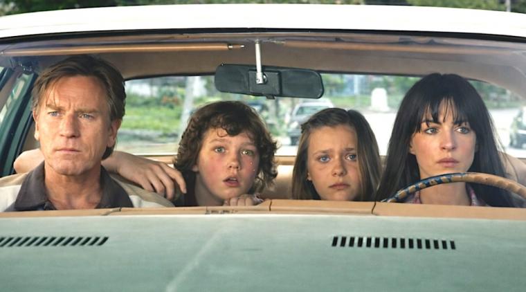 Ewan McGregor, Christian Convery, Maisy Stella, and Anne Hathaway in The End of Oak Street